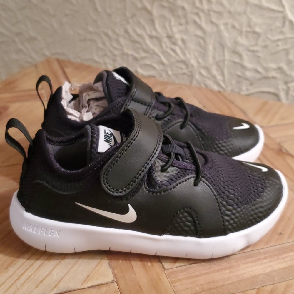 NWT black and white sneakers